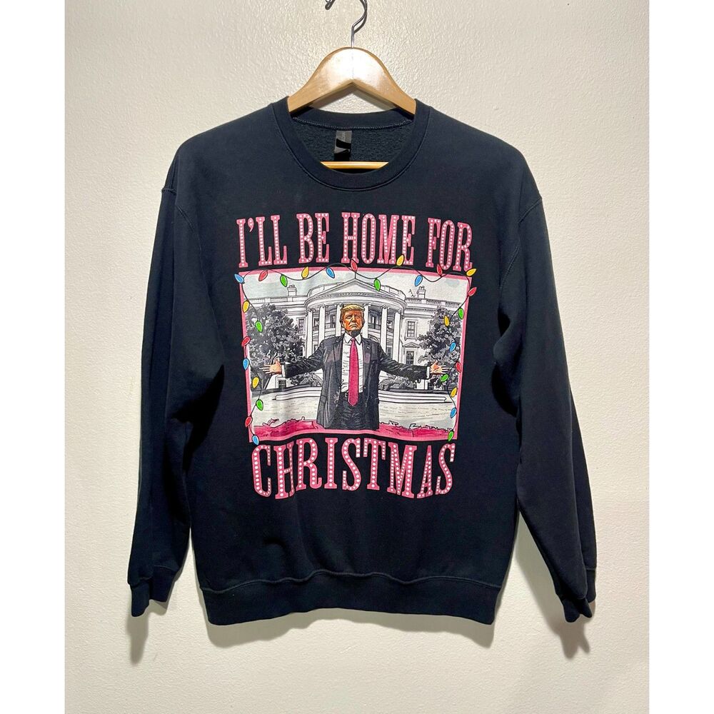 Gildan graphic sweatshirt softstyle Trump coming home for christmas women M